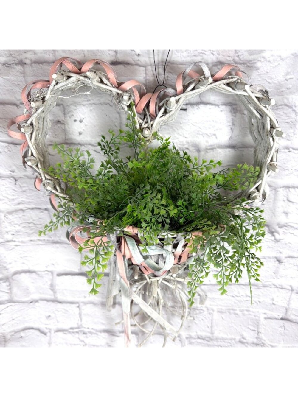VTG Shabby Chic Cottage Core Wicker Heart Wall Basket Pink Floral Towel Holder - Picture 3 of 16